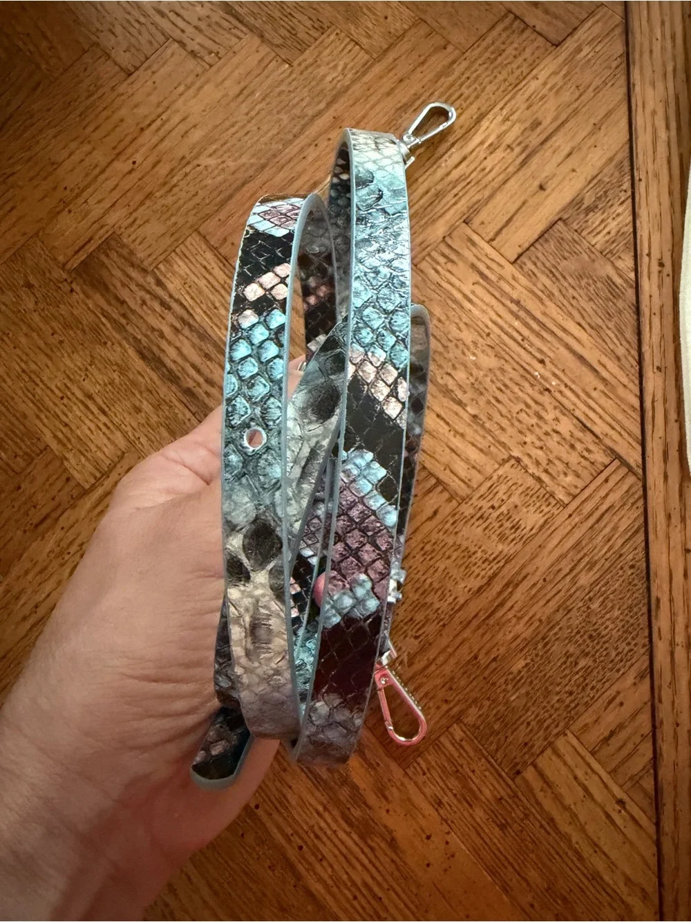 Bandolier Donna snake print cross body case